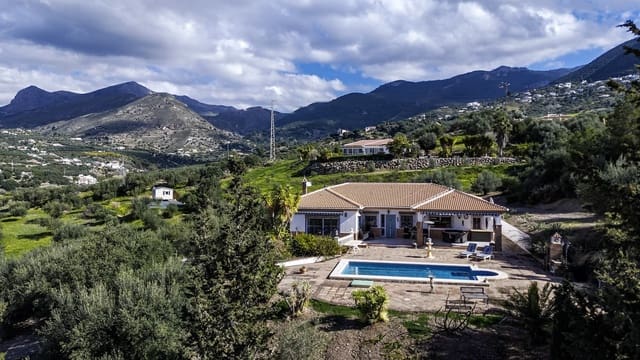 5 soverom Villa til salgs i Alcaucín med svømmebasseng garasje - € 415 000 (Ref: 8828074)