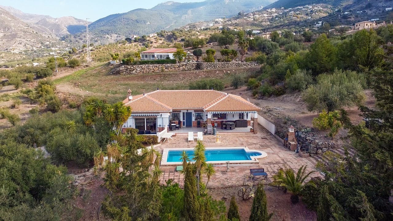 5 soveværelse Villa til salg i Alcaucin med swimmingpool garage - € 415.000 (Ref: 8828074)