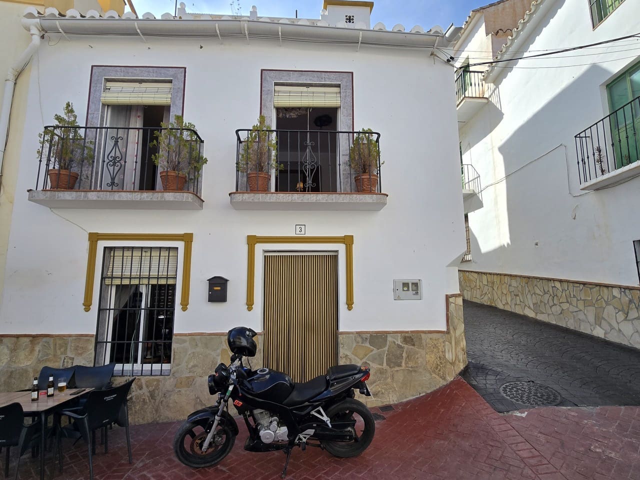 4 bedroom Villa for sale in Vinuela - € 193,000 (Ref: 8846601)