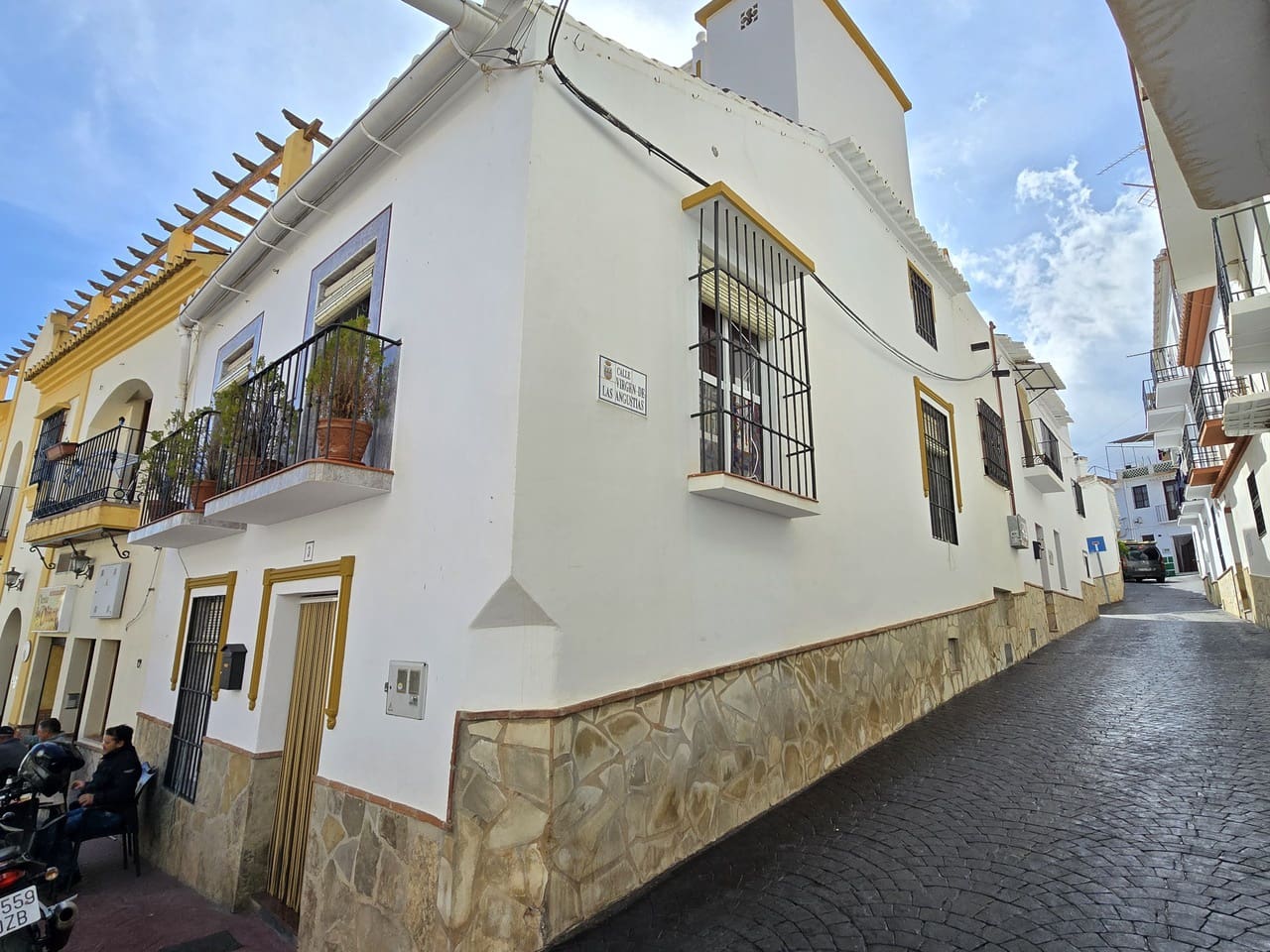 4 bedroom Villa for sale in Vinuela - € 193,000 (Ref: 8846601)