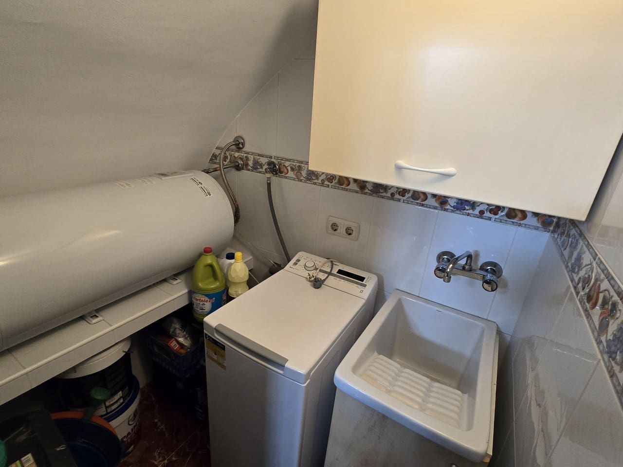 4 bedroom Villa for sale in Vinuela - € 193,000 (Ref: 8846601)