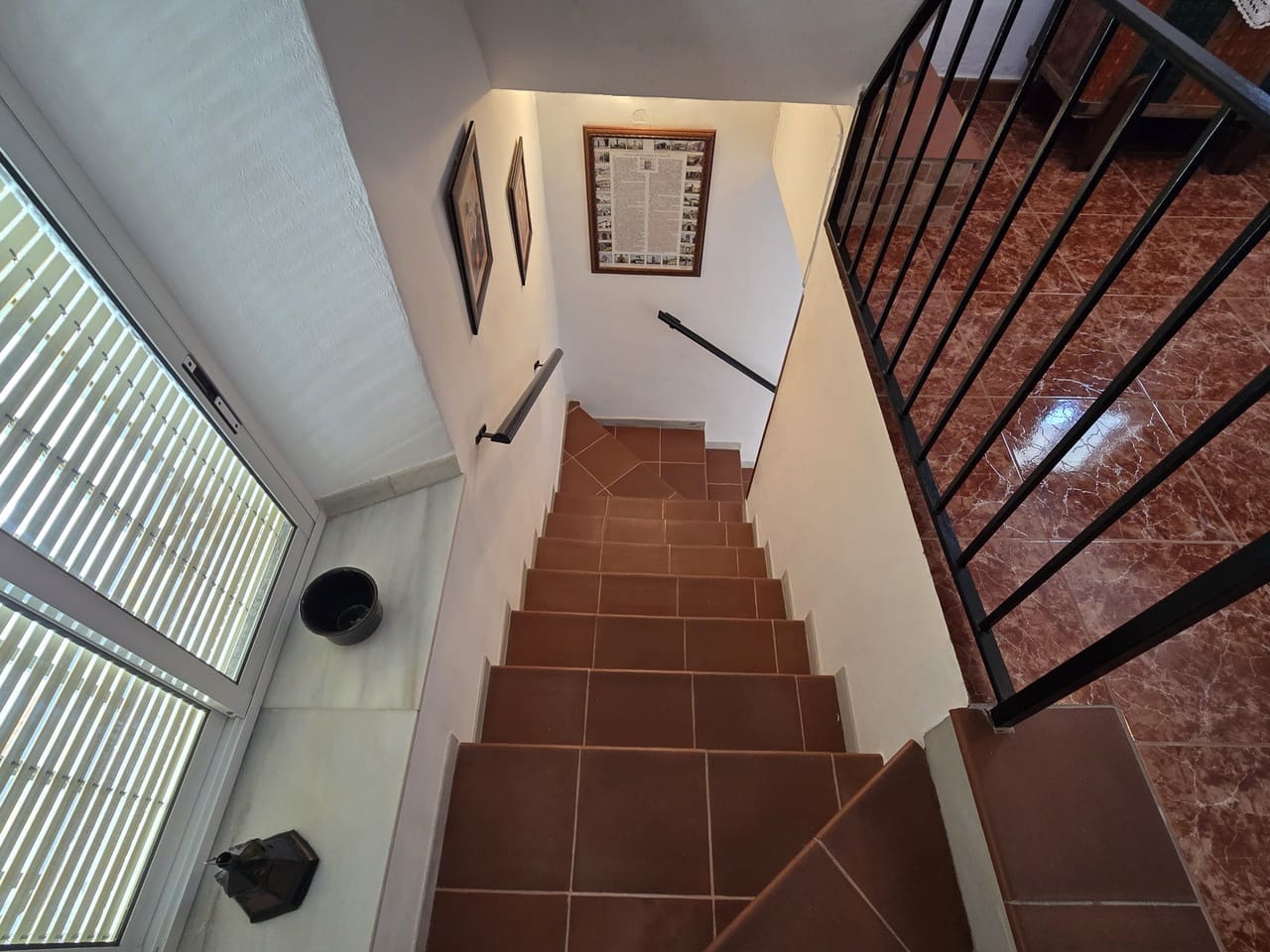 4 bedroom Villa for sale in Vinuela - € 193,000 (Ref: 8846601)
