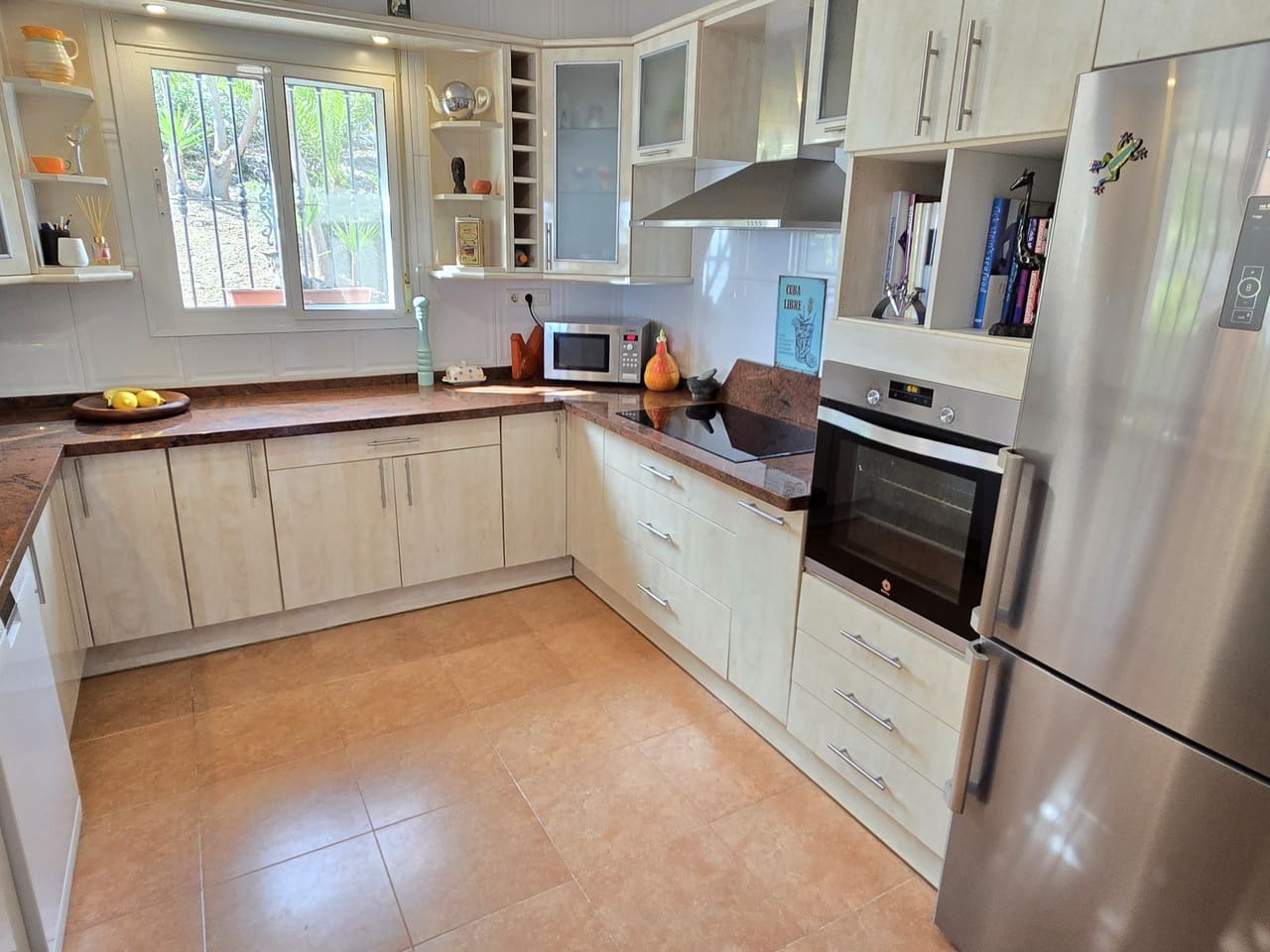 3 soveværelse Villa til salg i Alcaucin med swimmingpool garage - € 374.950 (Ref: 8868483)