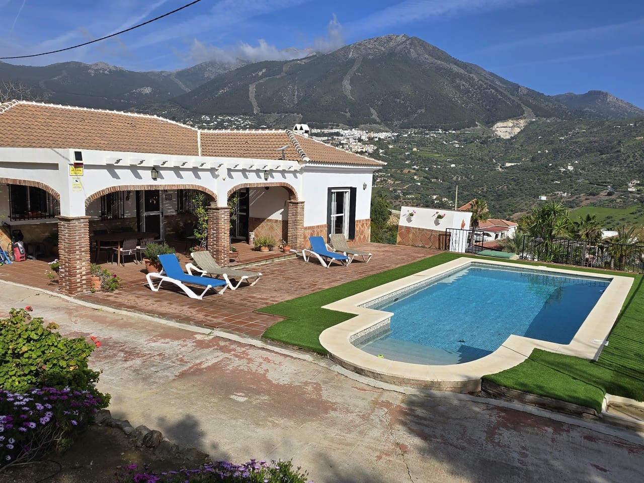 3 soveværelse Villa til salg i Alcaucin med swimmingpool garage - € 374.950 (Ref: 8868483)