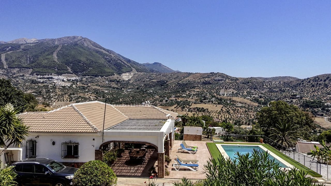 3 soveværelse Villa til salg i Alcaucin med swimmingpool garage - € 374.950 (Ref: 8868483)