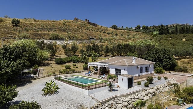 3 sypialnia Willa na sprzedaż w Alcaucín z basenem garażem - 374 950 € (Ref: 8868483)