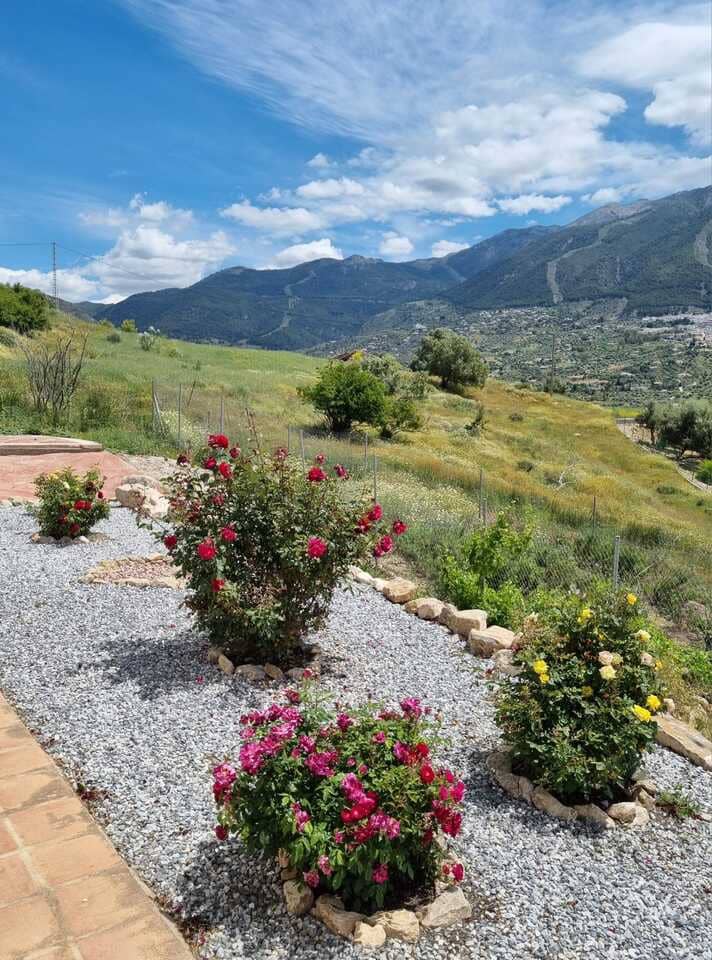 3 sypialnia Willa na sprzedaż w Alcaucin z basenem garażem - 374 950 € (Ref: 8868483)