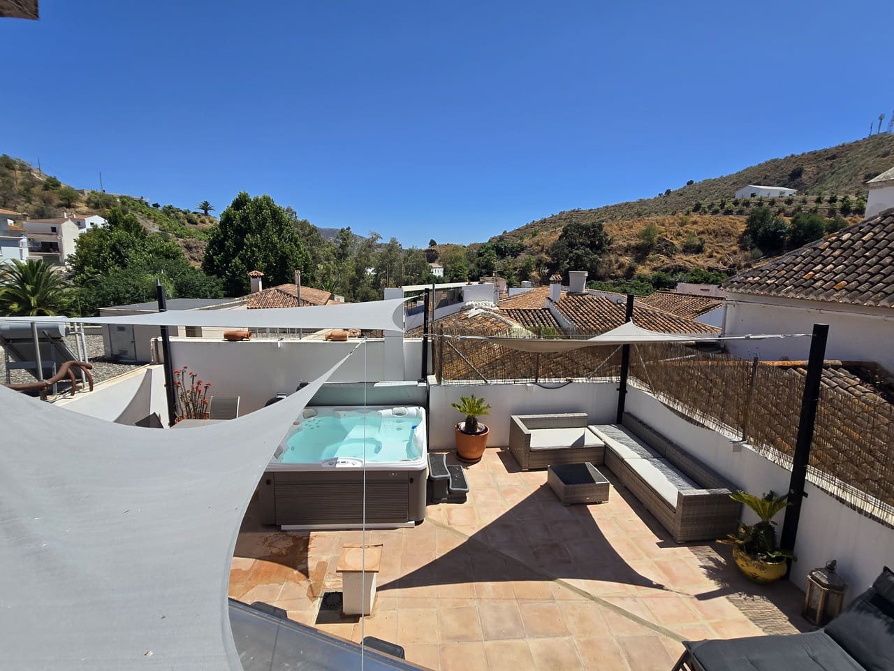 5 bedroom Townhouse for sale in Vinuela with pool - € 385,000 (Ref: 8917392)