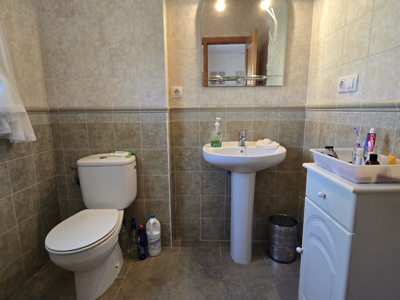 3 sypialnia Willa na sprzedaż w Alcaucin z basenem garażem - 420 000 € (Ref: 8974041)