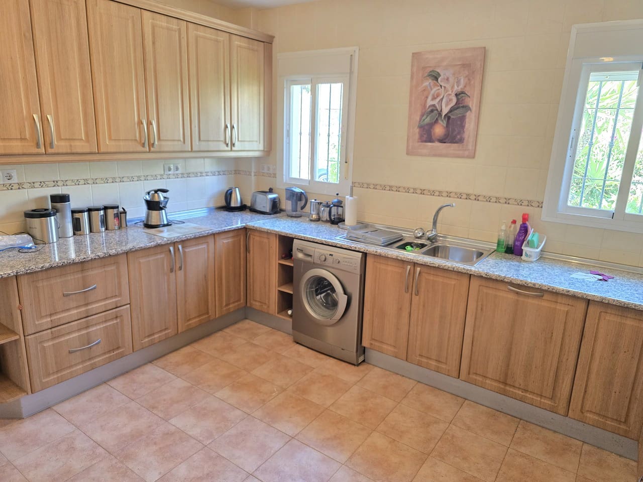 3 sypialnia Willa na sprzedaż w Alcaucin z basenem garażem - 420 000 € (Ref: 8974041)