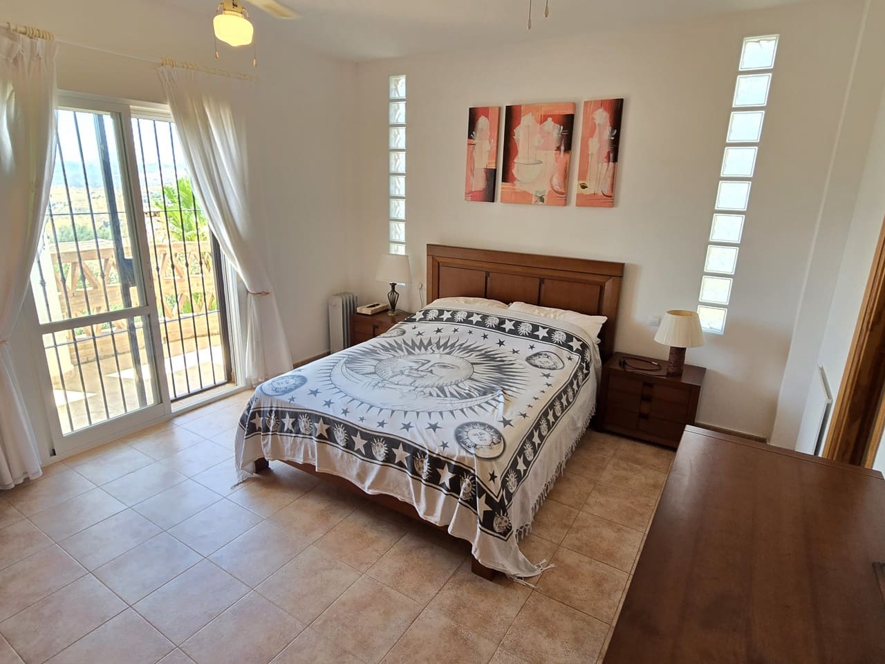 3 sypialnia Willa na sprzedaż w Alcaucin z basenem garażem - 420 000 € (Ref: 8974041)