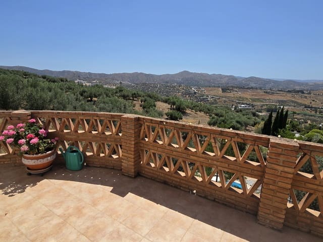 3 Zimmer Villa zu verkaufen in Alcaucín mit Pool Garage - 379.000 € (Ref: 8974041)