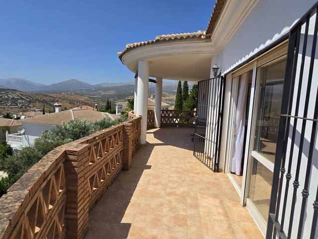 3 sypialnia Willa na sprzedaż w Alcaucín z basenem garażem - 420 000 € (Ref: 8974041)