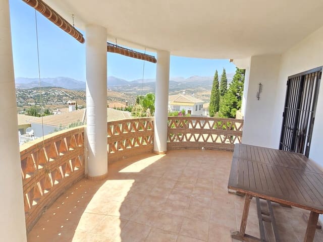 3 sypialnia Willa na sprzedaż w Alcaucín z basenem garażem - 420 000 € (Ref: 8974041)