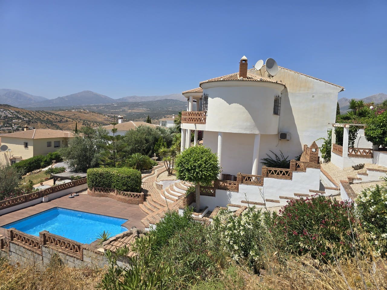 3 sypialnia Willa na sprzedaż w Alcaucin z basenem garażem - 420 000 € (Ref: 8974041)