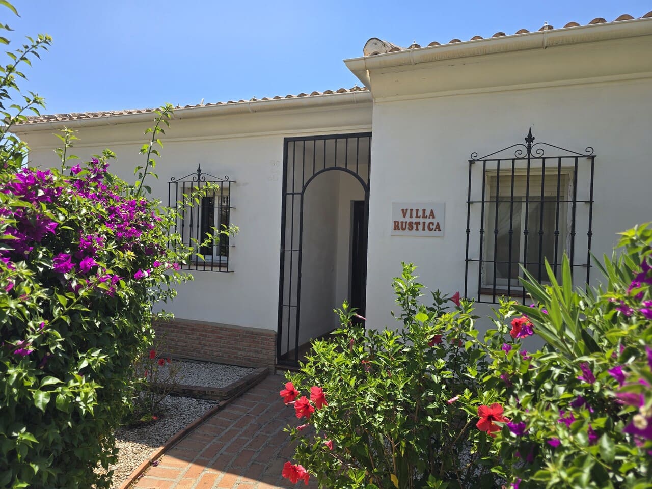 3 sypialnia Willa na sprzedaż w Alcaucin z basenem garażem - 420 000 € (Ref: 8974041)