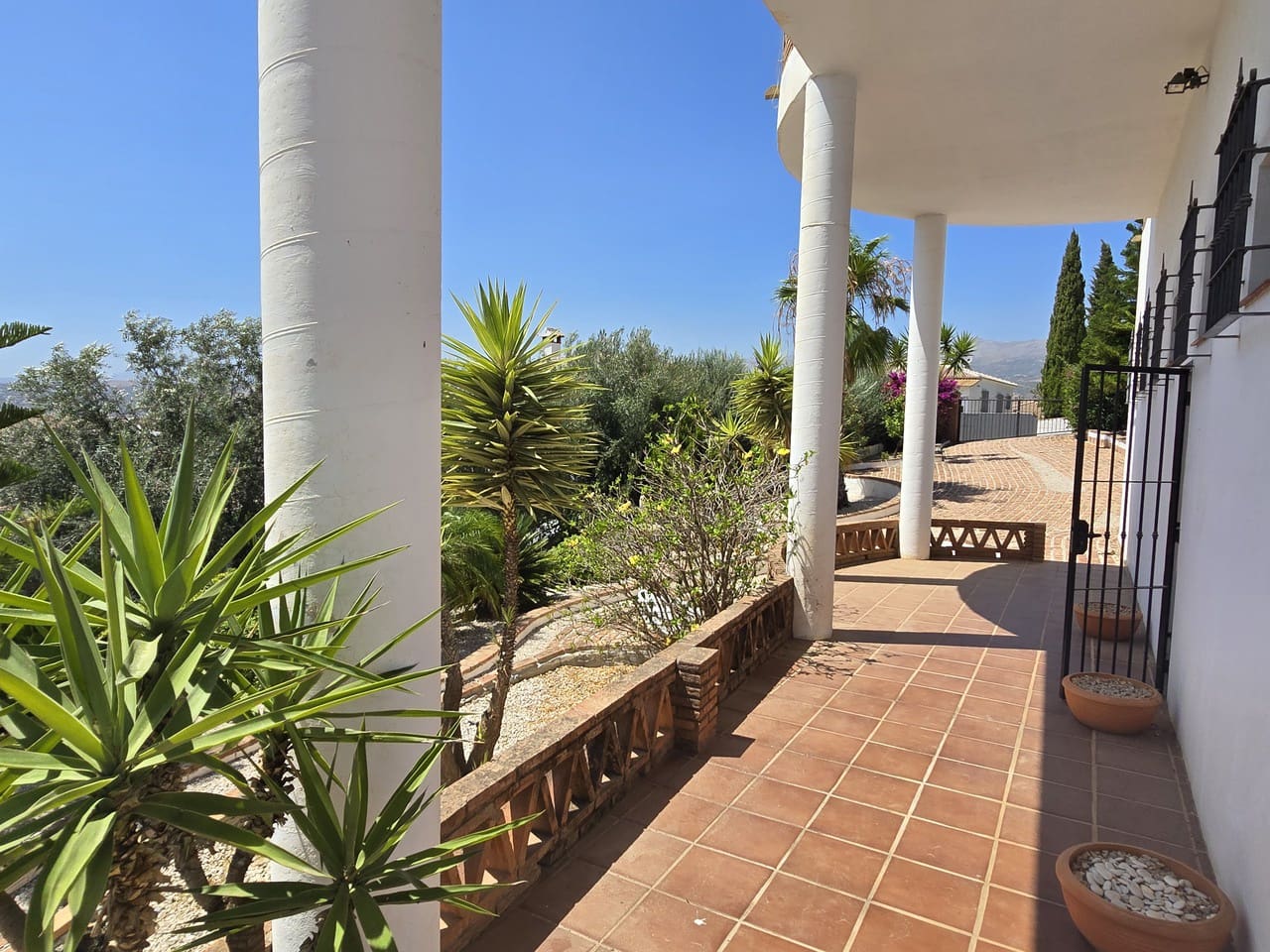 3 sypialnia Willa na sprzedaż w Alcaucin z basenem garażem - 420 000 € (Ref: 8974041)