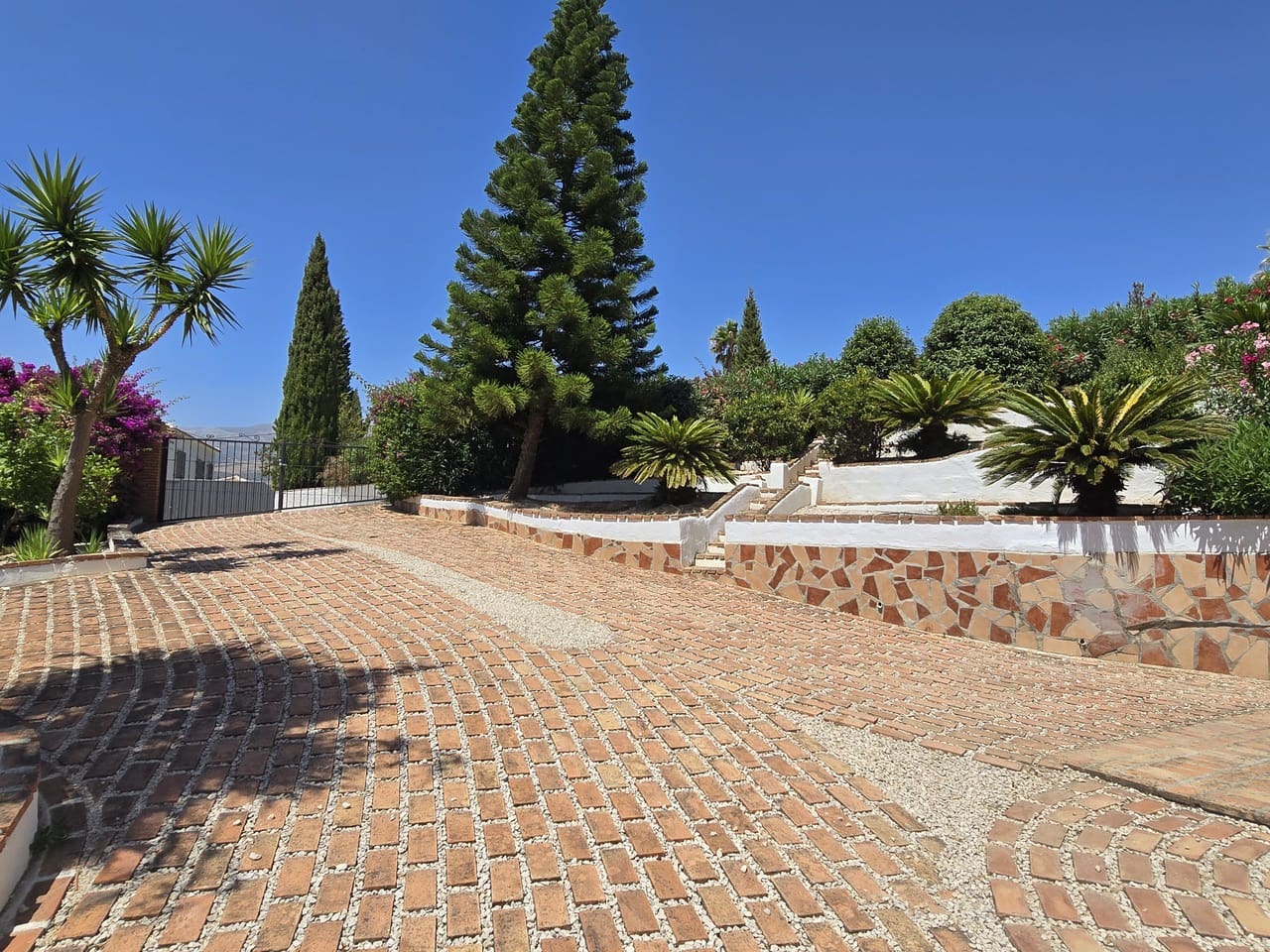 3 sypialnia Willa na sprzedaż w Alcaucin z basenem garażem - 420 000 € (Ref: 8974041)