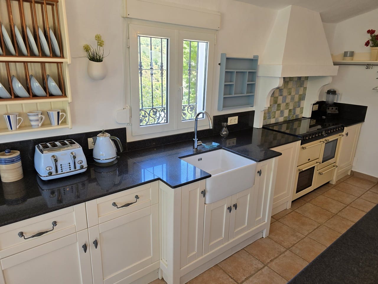 4 soveværelse Villa til salg i Vinuela med swimmingpool garage - € 875.000 (Ref: 8998437)