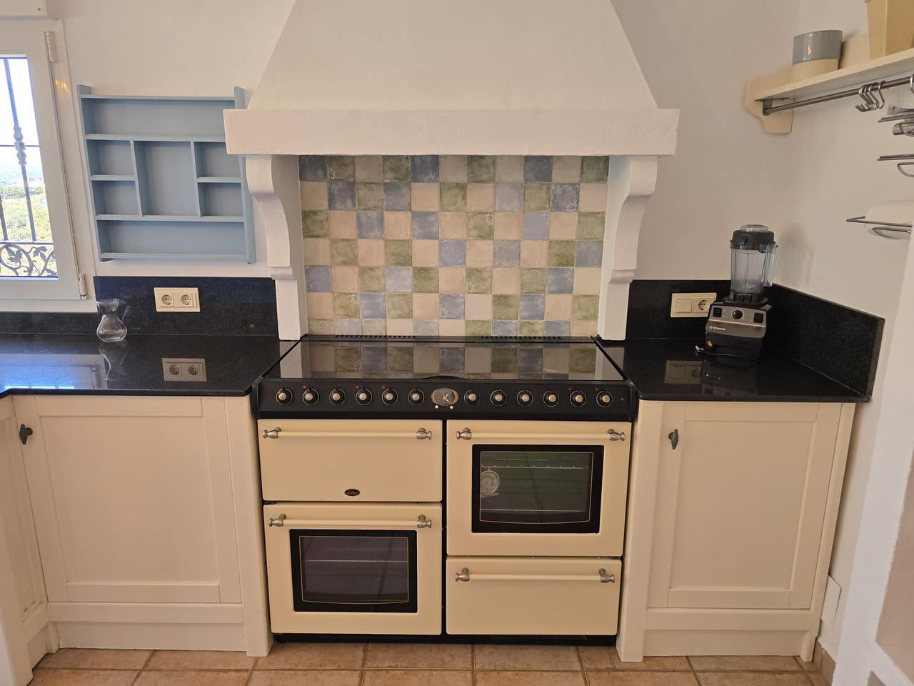 4 soveværelse Villa til salg i Vinuela med swimmingpool garage - € 875.000 (Ref: 8998437)