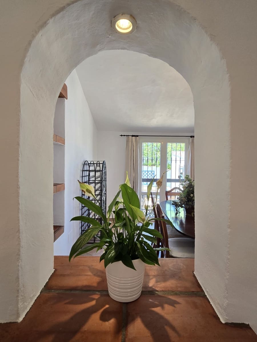 4 soveværelse Villa til salg i Vinuela med swimmingpool garage - € 875.000 (Ref: 8998437)