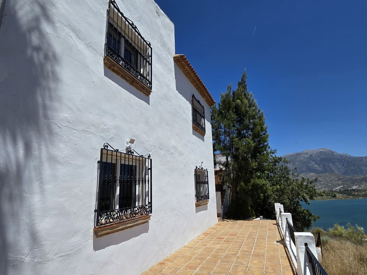 4 soveværelse Villa til salg i Vinuela med swimmingpool garage - € 875.000 (Ref: 8998437)