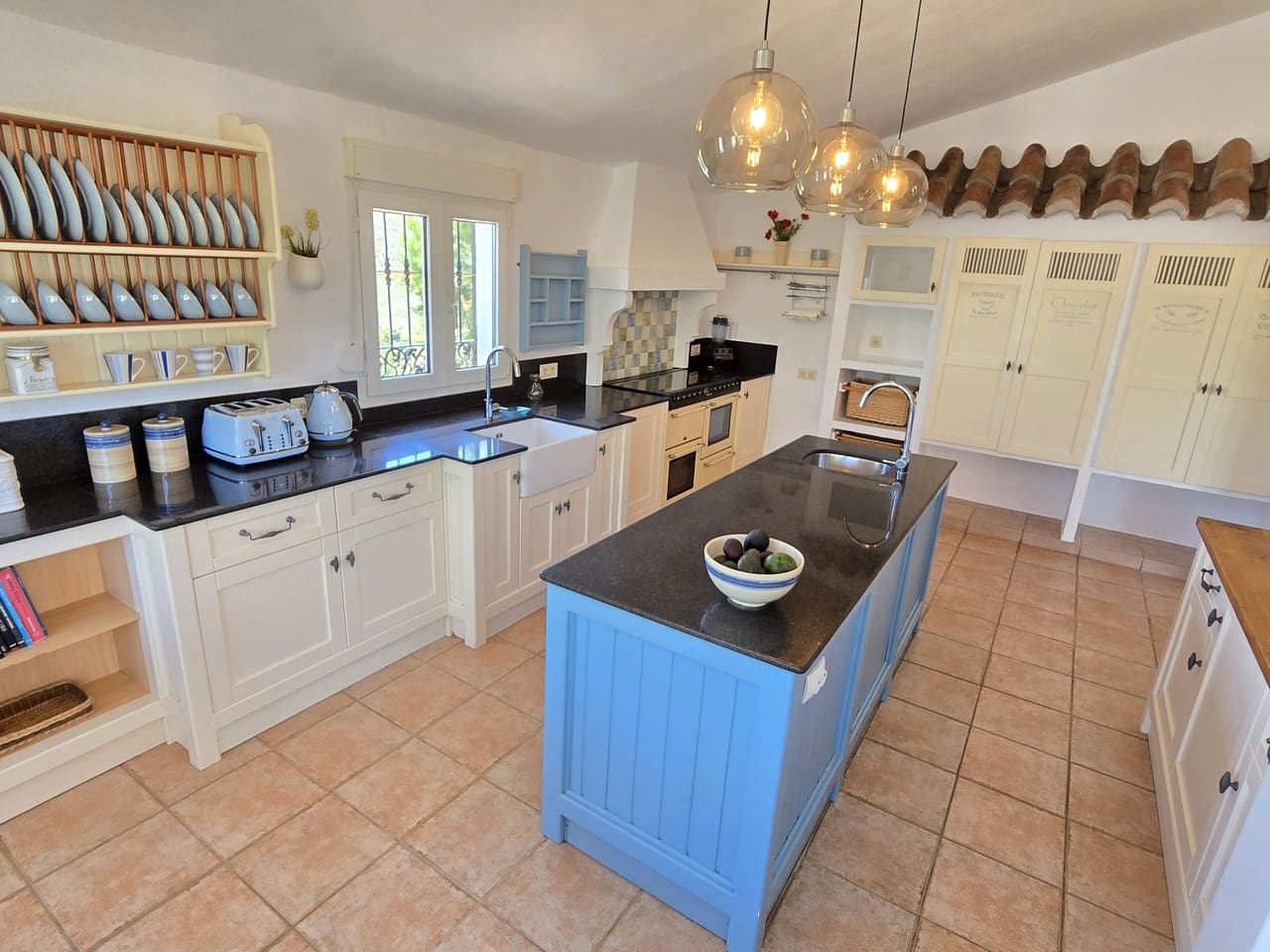 4 soveværelse Villa til salg i Vinuela med swimmingpool garage - € 875.000 (Ref: 8998437)