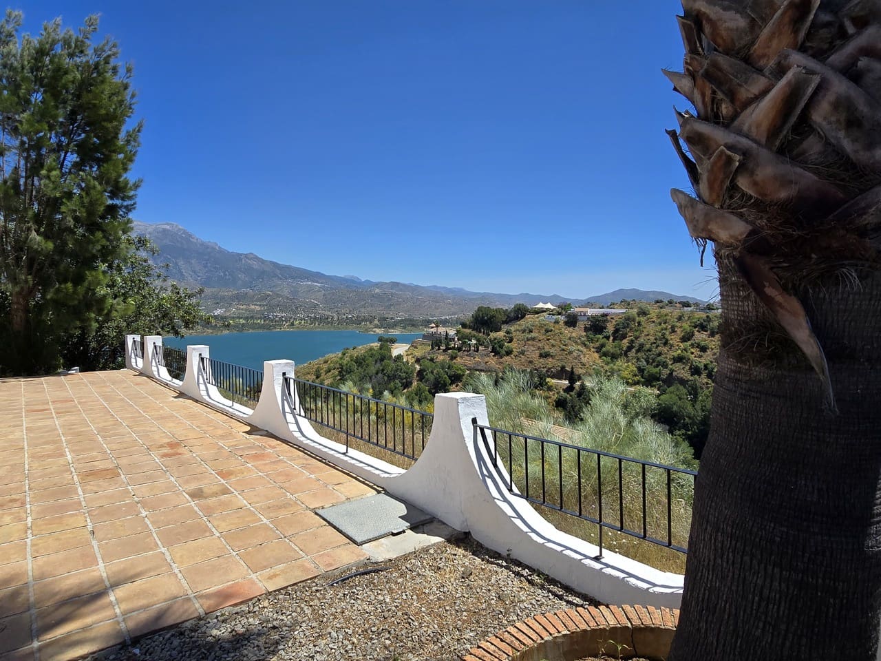 4 soveværelse Villa til salg i Vinuela med swimmingpool garage - € 875.000 (Ref: 8998437)