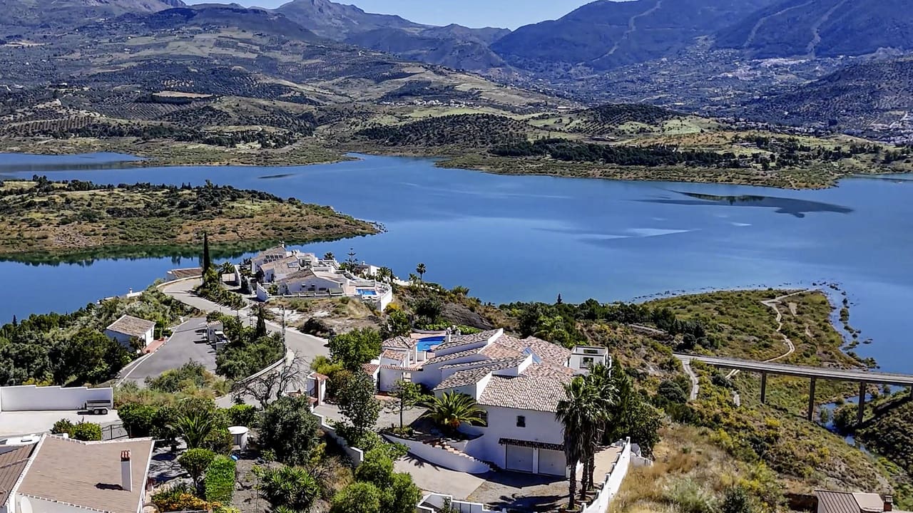 4 soveværelse Villa til salg i Vinuela med swimmingpool garage - € 875.000 (Ref: 8998437)