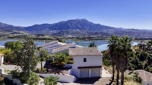 4 soveværelse Villa til salg i Viñuela med swimmingpool garage - € 875.000 (Ref: 8998437)