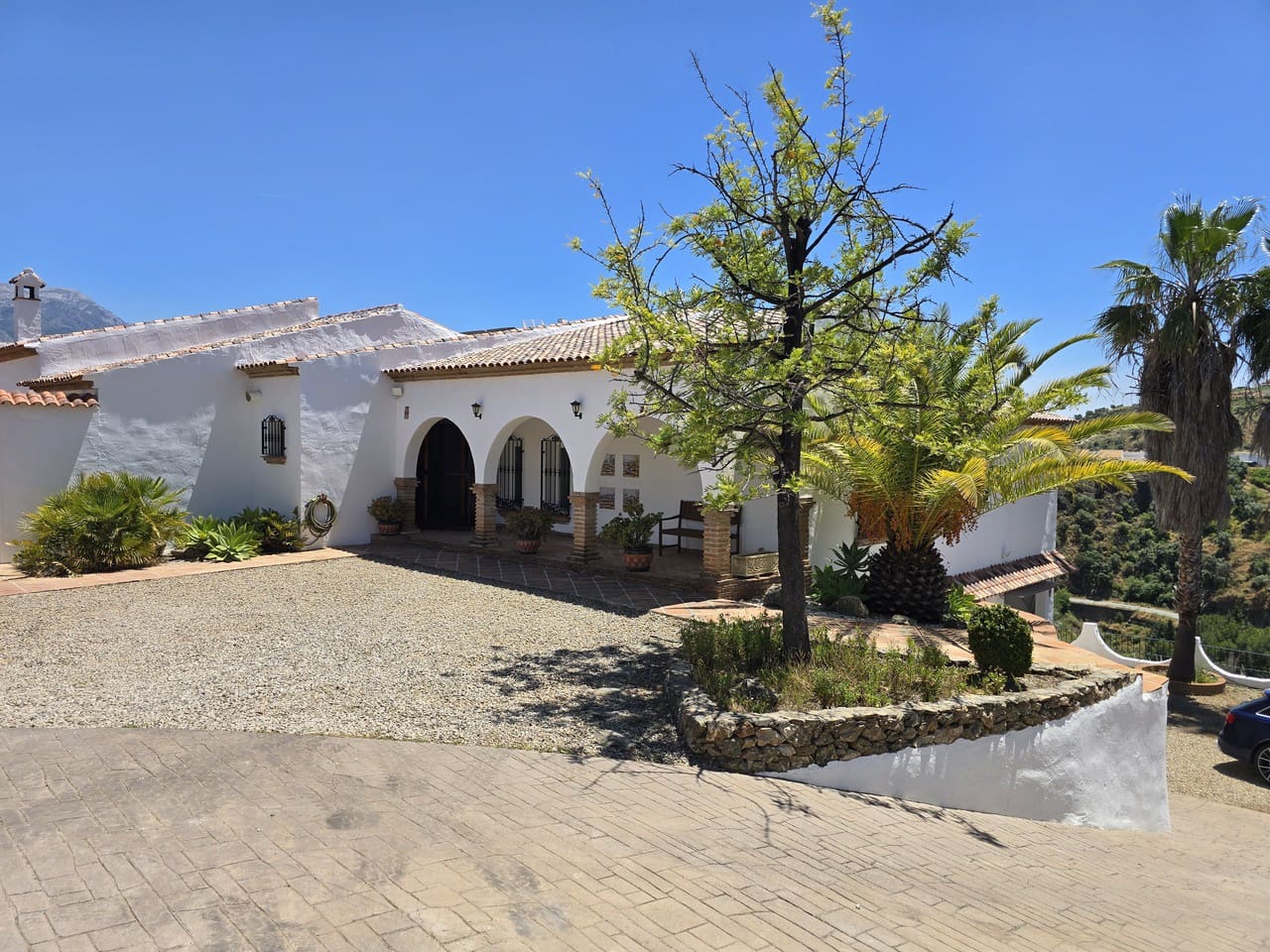 4 bedroom Villa for sale in Vinuela with pool garage - € 875,000 (Ref: 8998437)