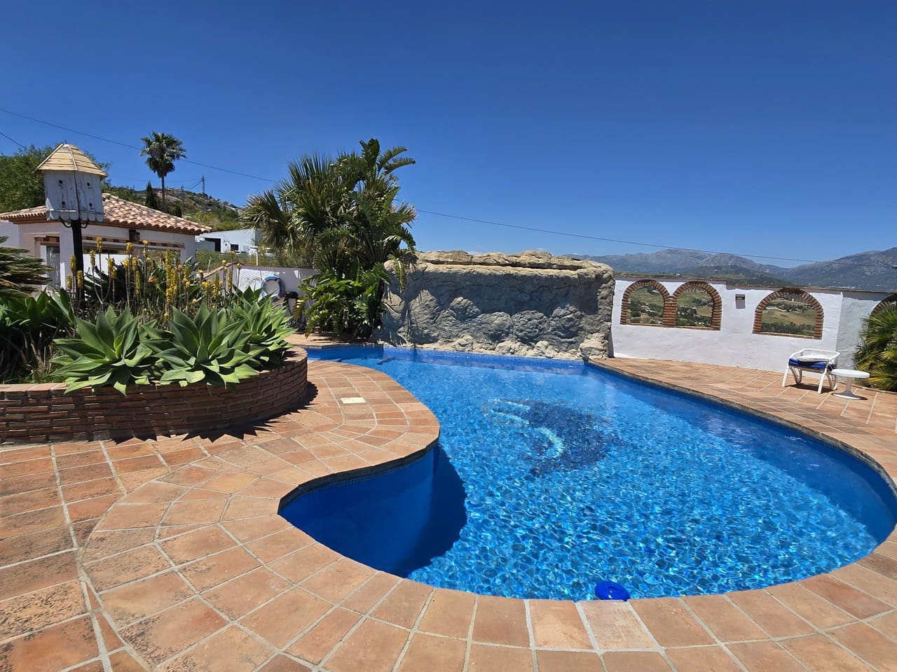 4 bedroom Villa for sale in Vinuela with pool garage - € 875,000 (Ref: 8998437)