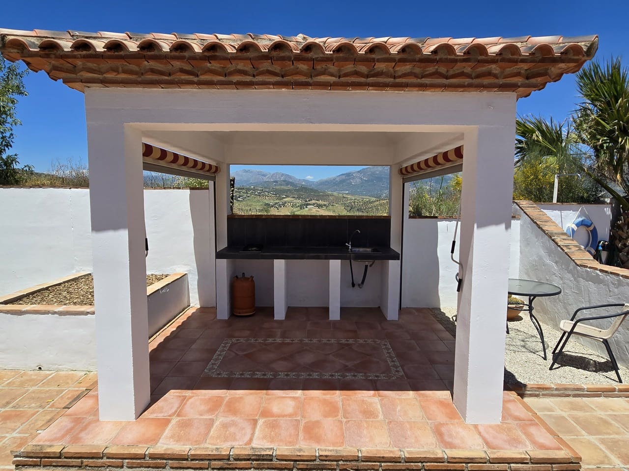 4 bedroom Villa for sale in Vinuela with pool garage - € 875,000 (Ref: 8998437)