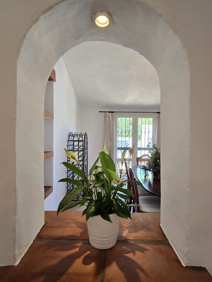 4 bedroom Villa for sale in Vinuela with pool garage - € 875,000 (Ref: 8998437)