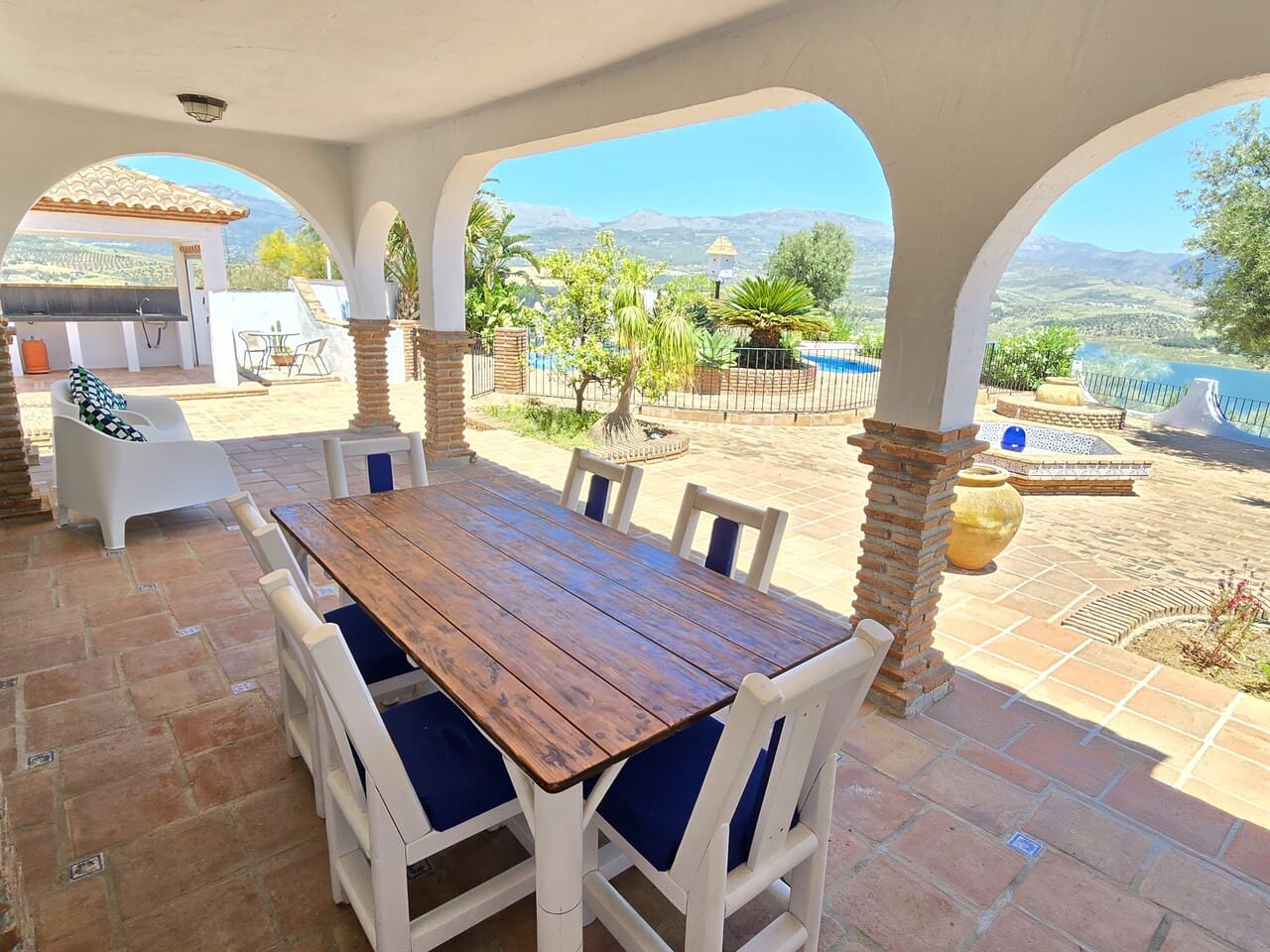4 bedroom Villa for sale in Vinuela with pool garage - € 875,000 (Ref: 8998437)