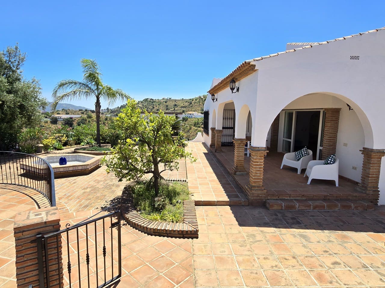 4 bedroom Villa for sale in Vinuela with pool garage - € 875,000 (Ref: 8998437)