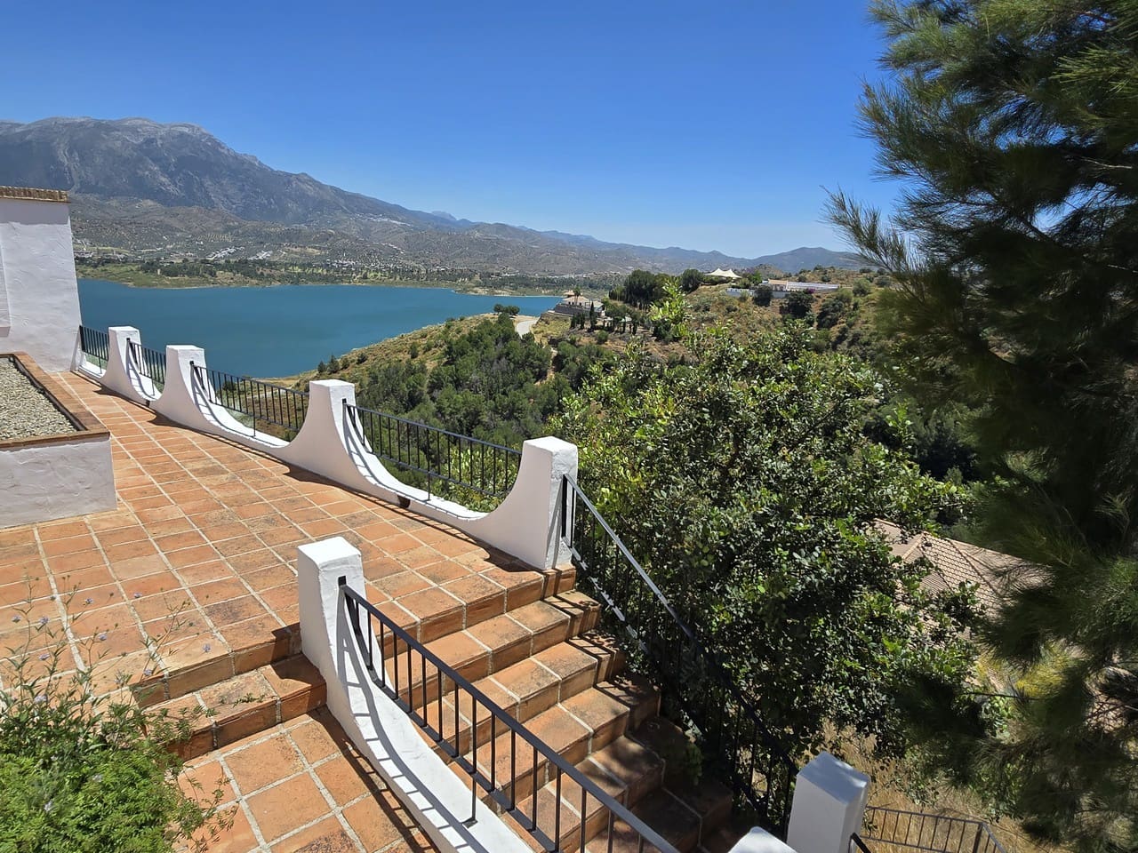 4 bedroom Villa for sale in Vinuela with pool garage - € 875,000 (Ref: 8998437)