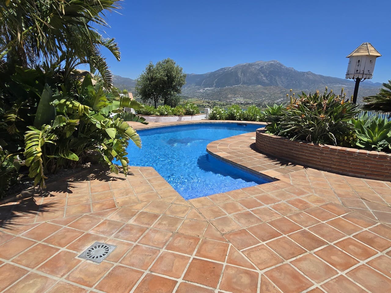 4 bedroom Villa for sale in Vinuela with pool garage - € 875,000 (Ref: 8998437)