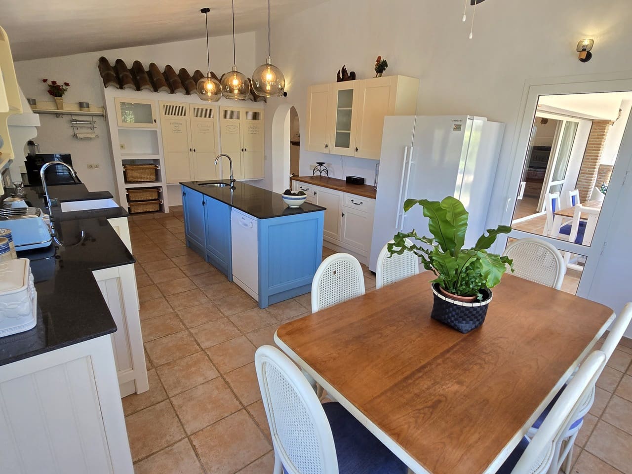 4 bedroom Villa for sale in Vinuela with pool garage - € 875,000 (Ref: 8998437)