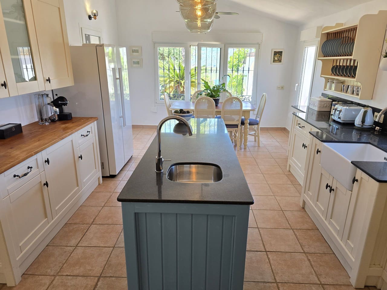 4 bedroom Villa for sale in Vinuela with pool garage - € 875,000 (Ref: 8998437)