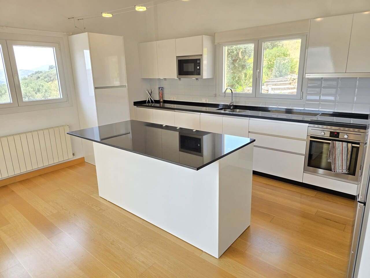 4 soveværelse Villa til salg i Alcaucin med swimmingpool garage - € 795.000 (Ref: 9031458)