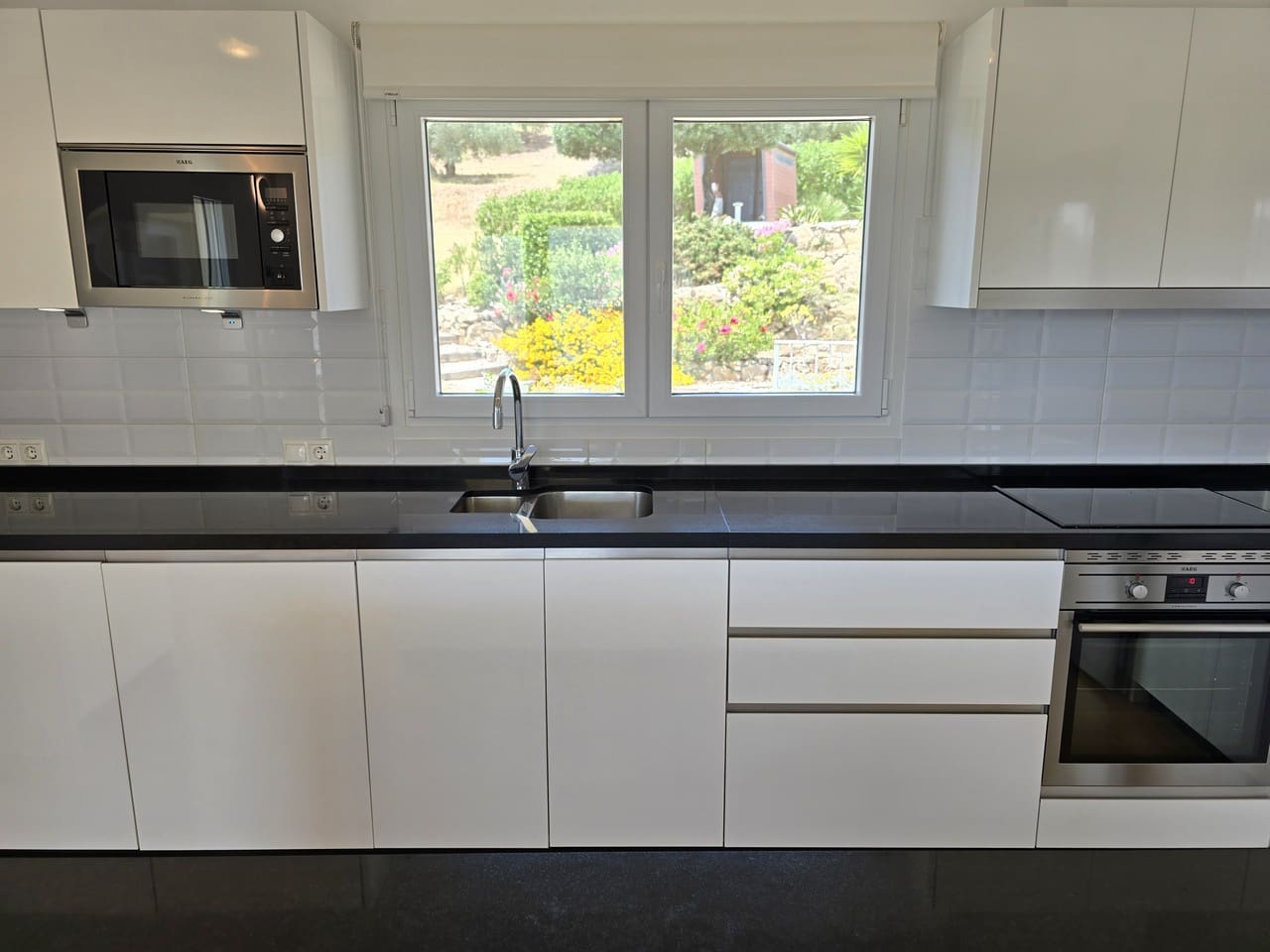 4 soveværelse Villa til salg i Alcaucin med swimmingpool garage - € 795.000 (Ref: 9031458)