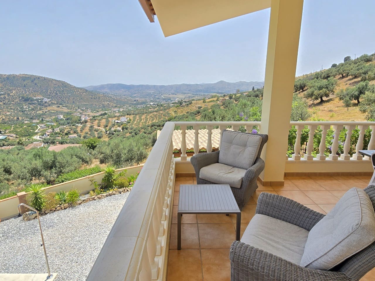 4 soveværelse Villa til salg i Alcaucin med swimmingpool garage - € 795.000 (Ref: 9031458)