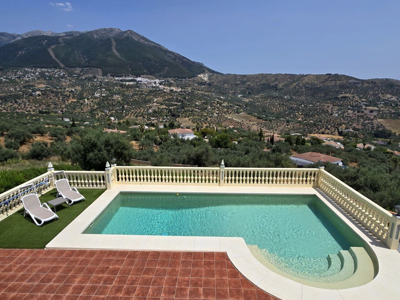 4 soveværelse Villa til salg i Alcaucin med swimmingpool garage - € 795.000 (Ref: 9031458)