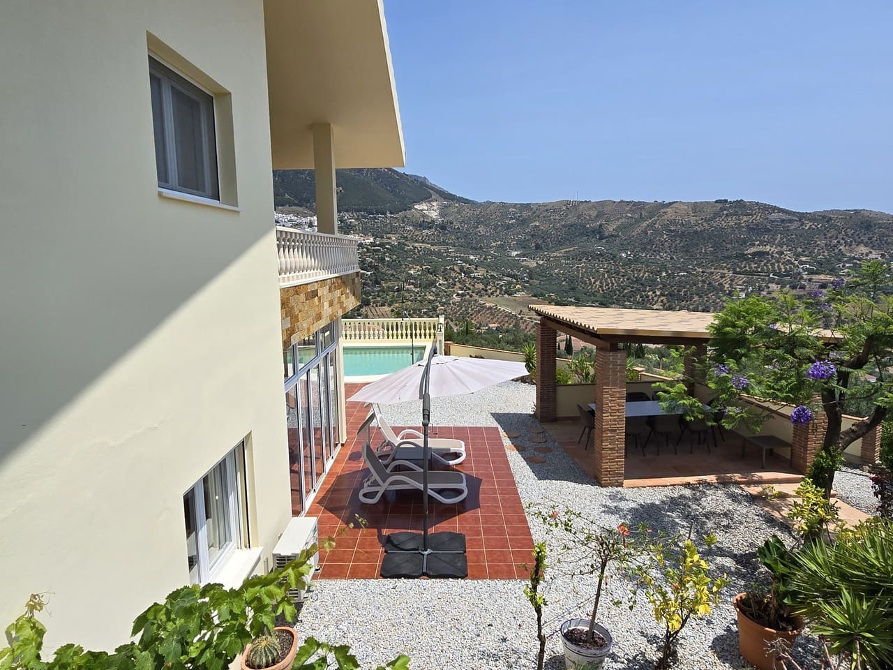 4 soveværelse Villa til salg i Alcaucin med swimmingpool garage - € 795.000 (Ref: 9031458)