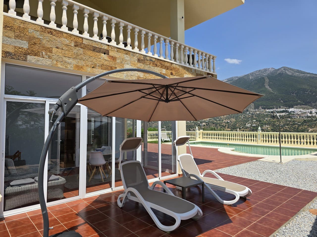 4 soveværelse Villa til salg i Alcaucin med swimmingpool garage - € 795.000 (Ref: 9031458)