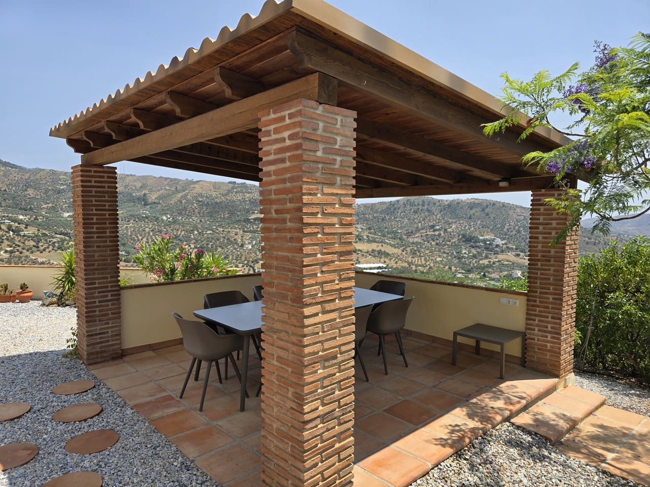 4 soveværelse Villa til salg i Alcaucin med swimmingpool garage - € 795.000 (Ref: 9031458)