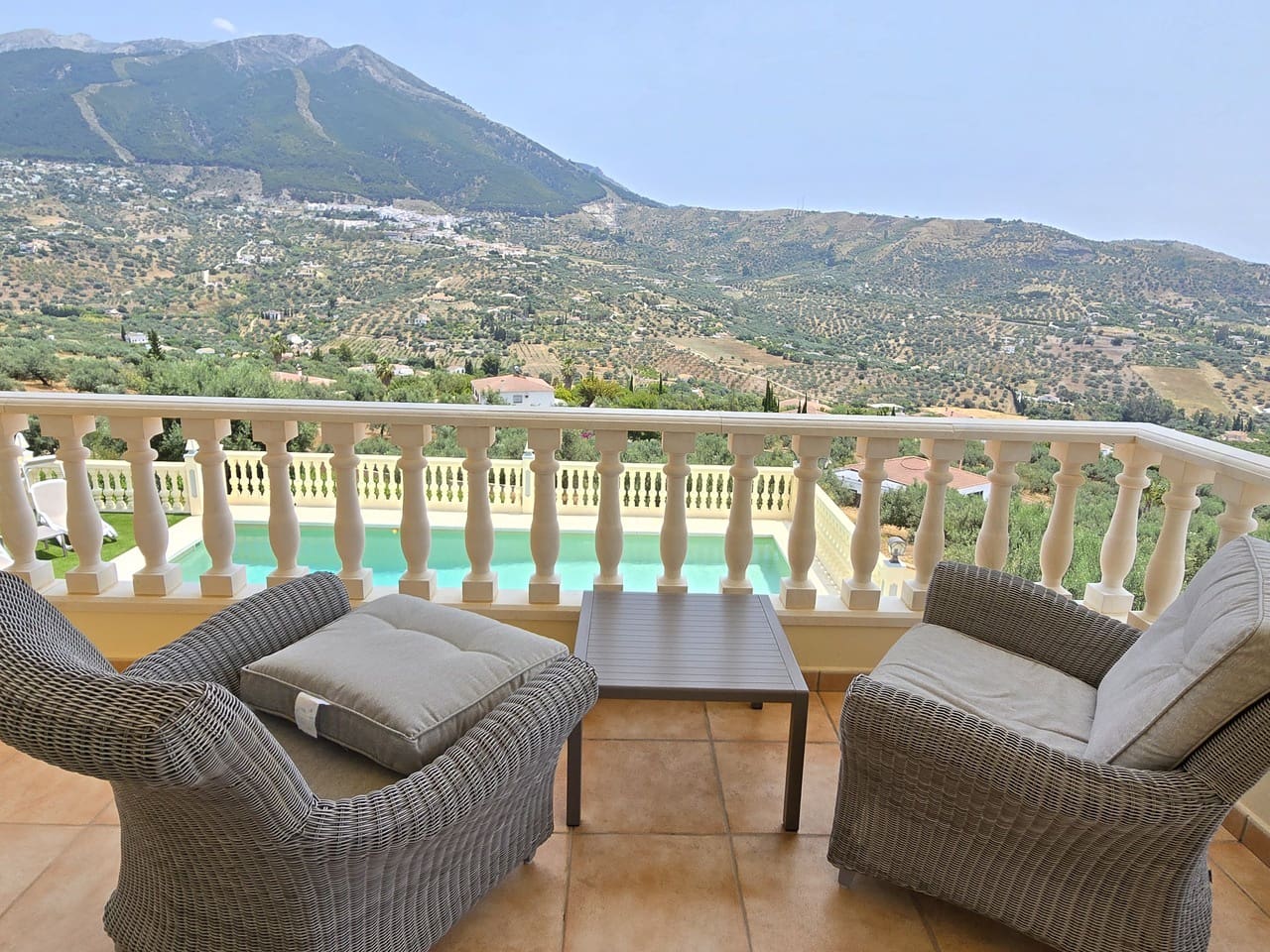 4 soveværelse Villa til salg i Alcaucin med swimmingpool garage - € 795.000 (Ref: 9031458)