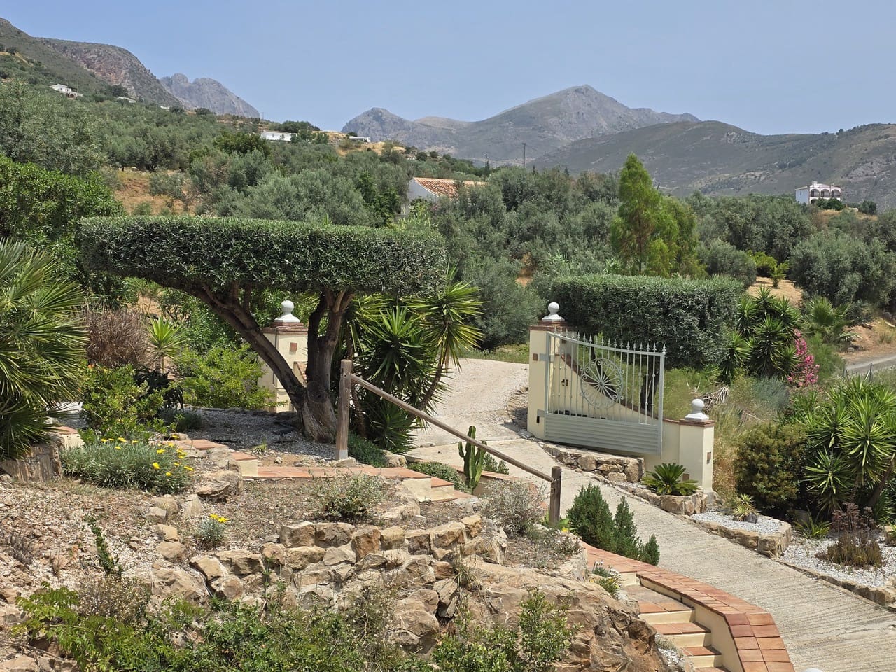 4 soveværelse Villa til salg i Alcaucin med swimmingpool garage - € 795.000 (Ref: 9031458)