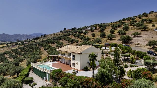 4 sypialnia Willa na sprzedaż w Alcaucín z basenem garażem - 810 000 € (Ref: 9031458)